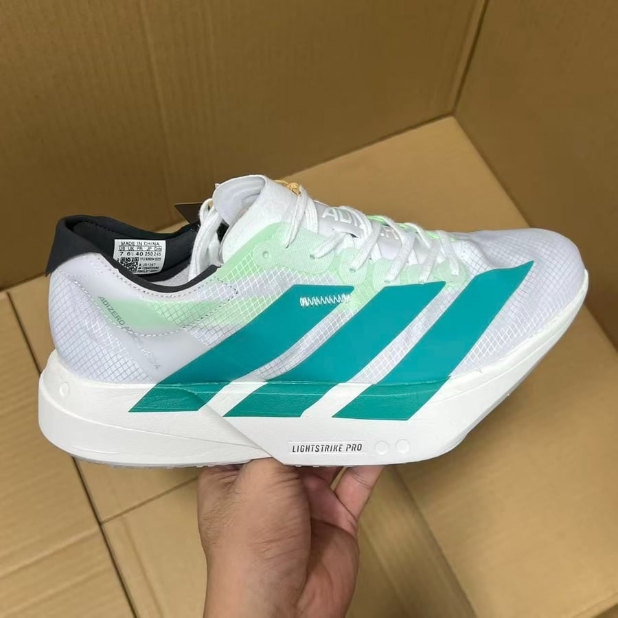 View 6 - White / Green
