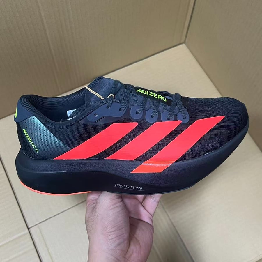 View 6 - Black / Red