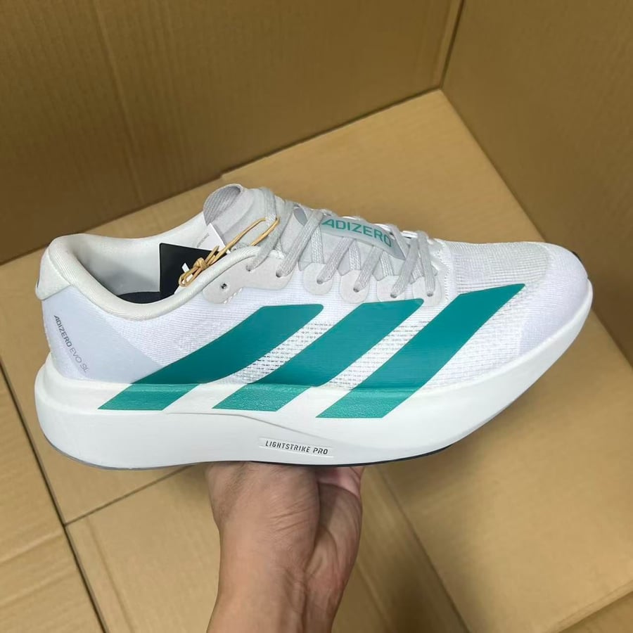 View 5 - White / Green