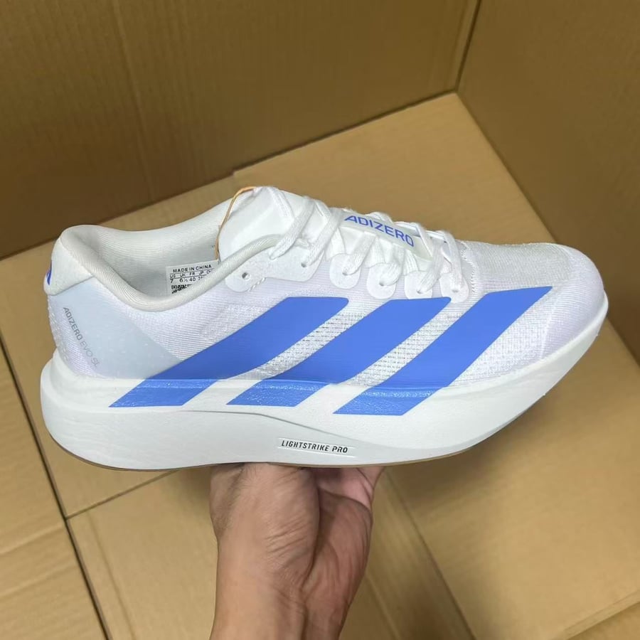 View 6 - White / Blue