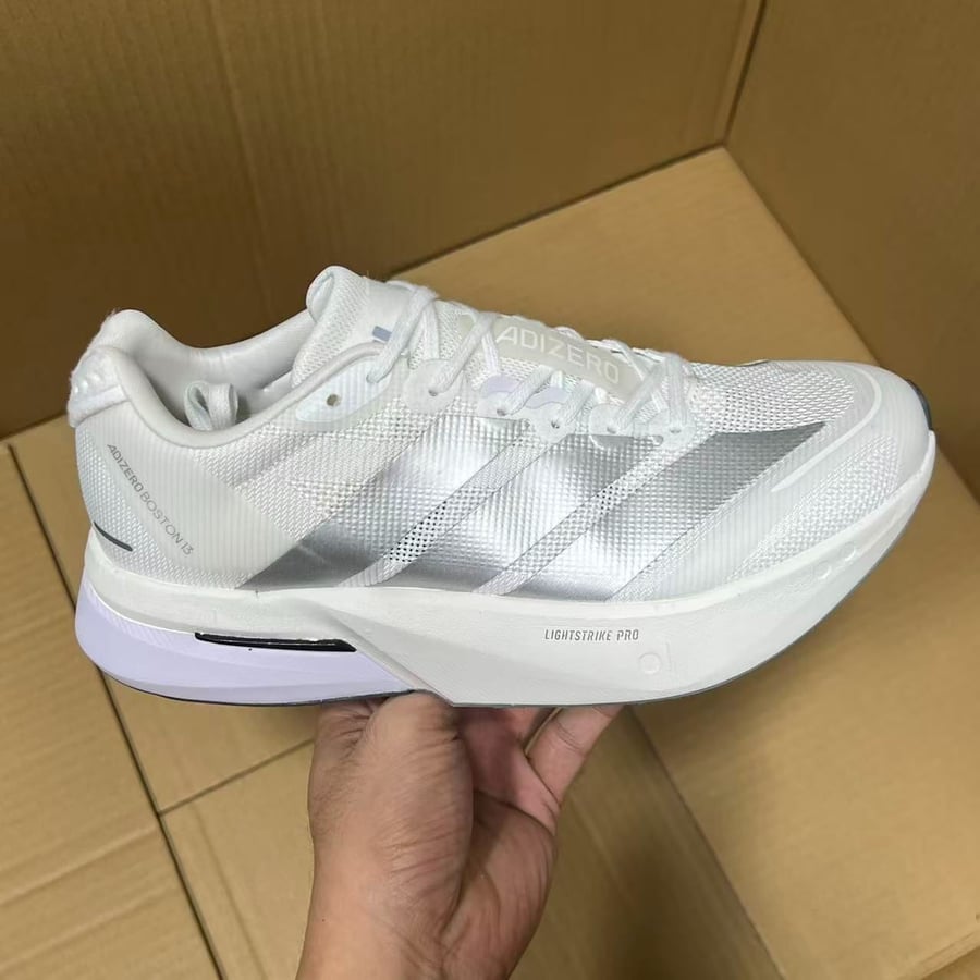 View 3 - White / Grey