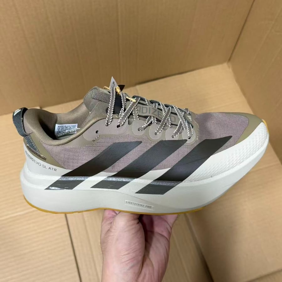 View 6 - Black / Brown