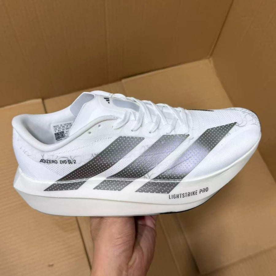 View 5 - White / Grey