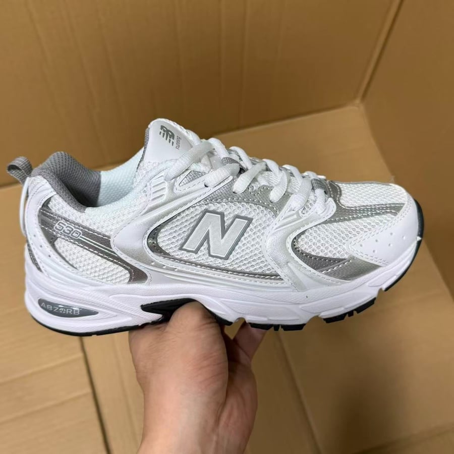 View 2 - White / Grey