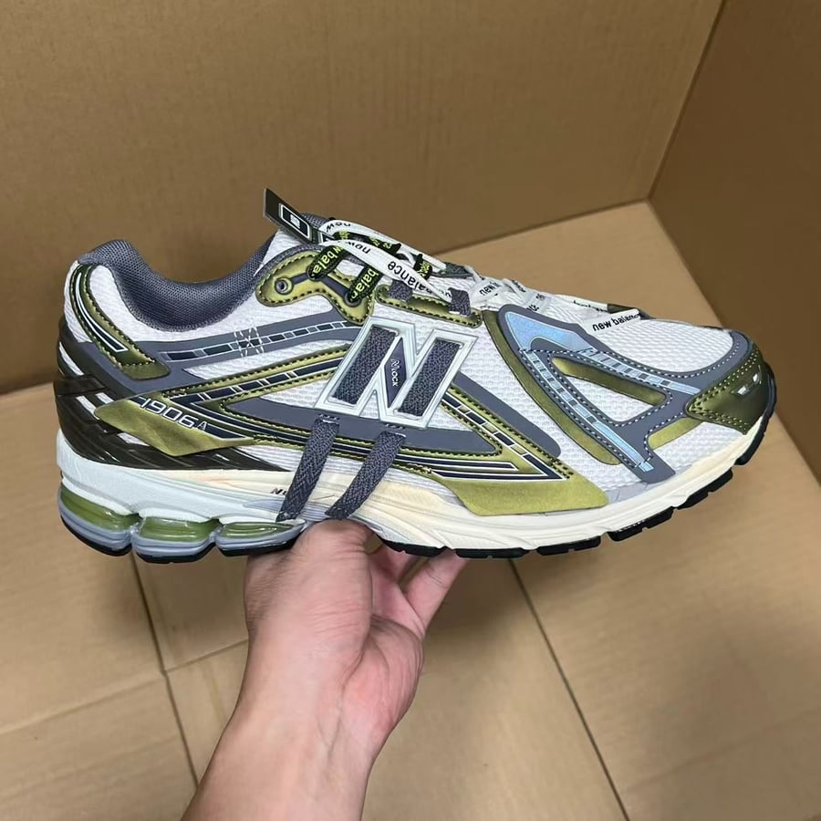 View 3 - Grey / Green