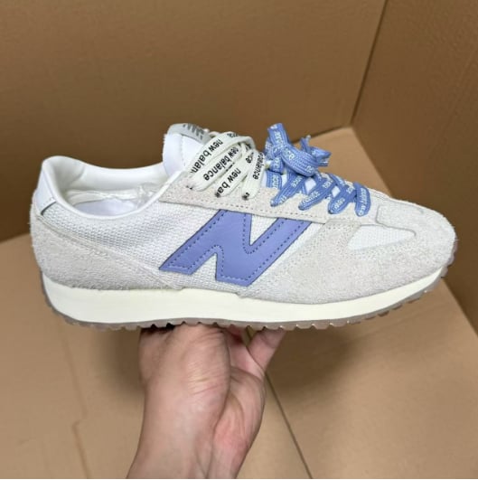 View 2 - White / Grey