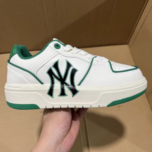 View 2 - White / Green