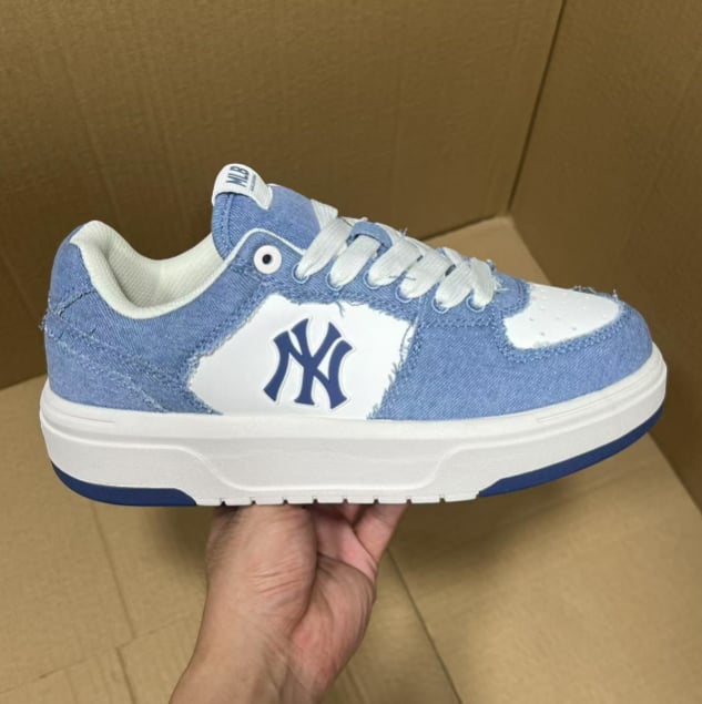 View 2 - White / Blue