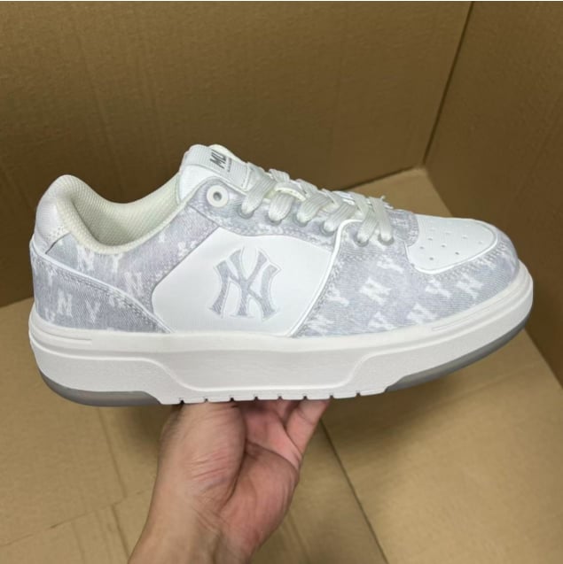 View 2 - White / Grey
