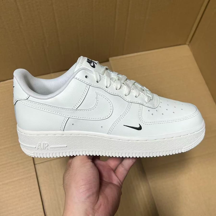 View 4 - White