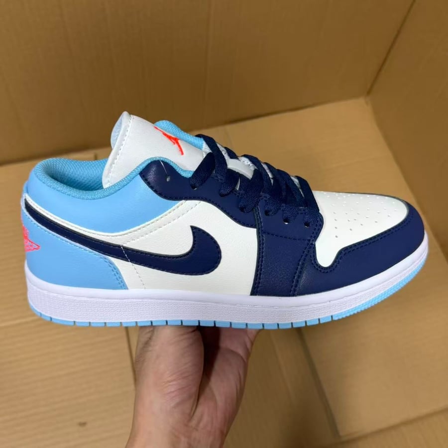 View 2 - White / Blue