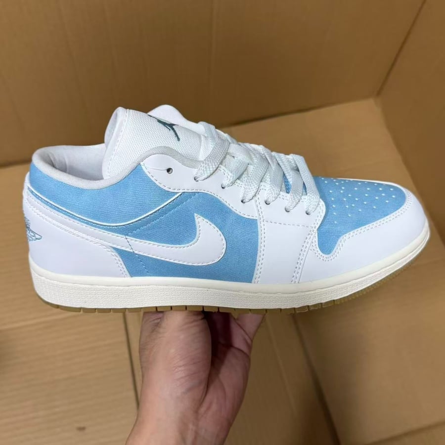 View 6 - White / Blue