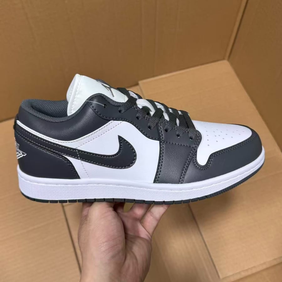 View 3 - White / Grey