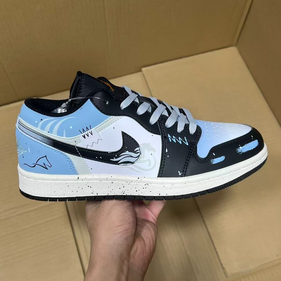 View 5 - White / Blue