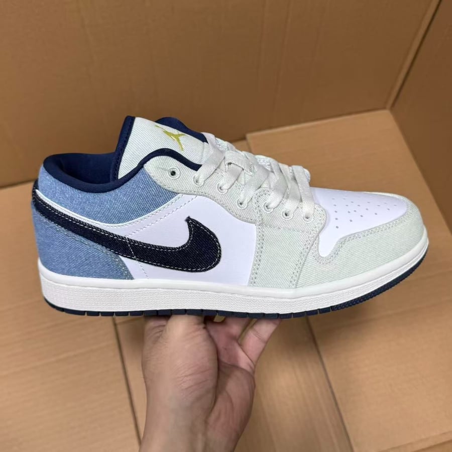 View 6 - White / Blue