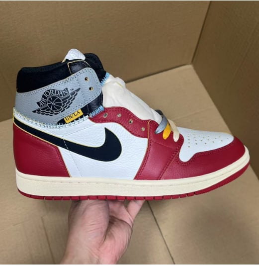 View 3 - White / Red