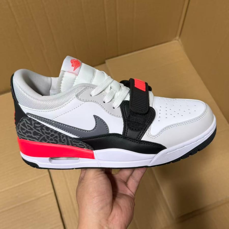 View 7 - Black / Grey