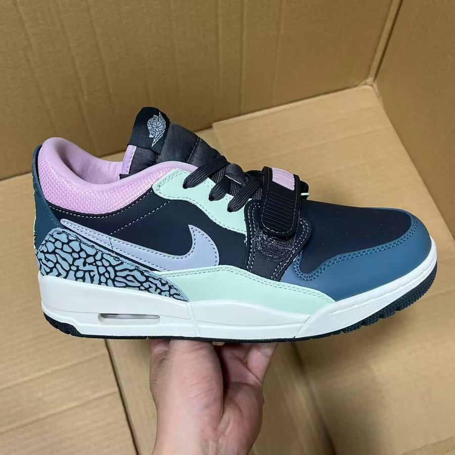 View 2 - Grey / Blue