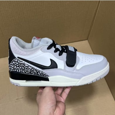 View 5 - White / Grey