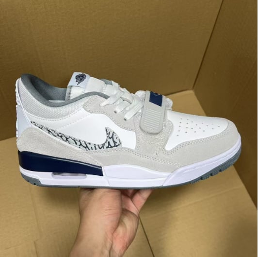 View 6 - White / Grey