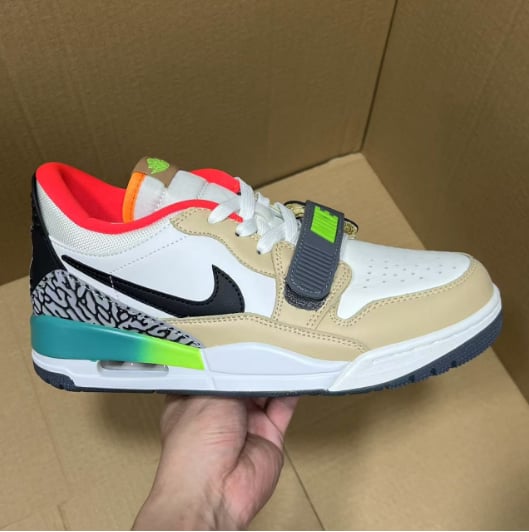 View 3 - White / Brown