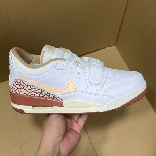 View 6 - White / Brown