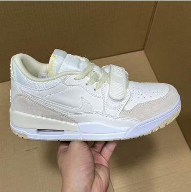 View 4 - White / Beige