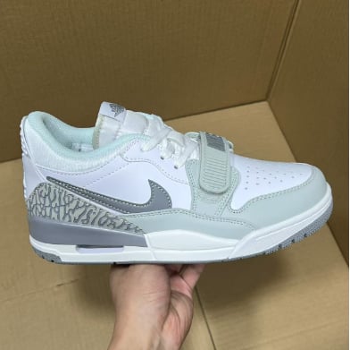 View 3 - White / Grey