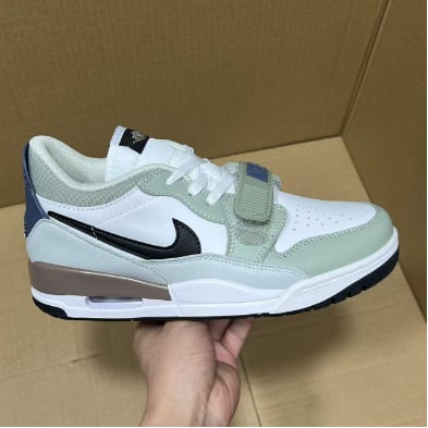 View 4 - White / Green