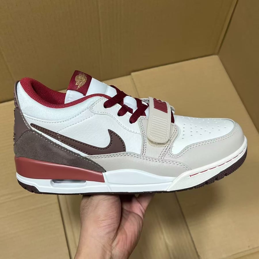 View 6 - White / Red