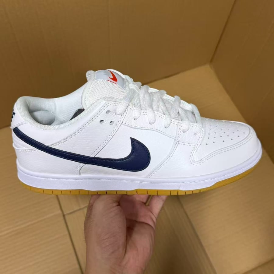View 3 - White / Blue