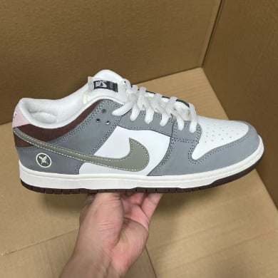 View 2 - White / Grey