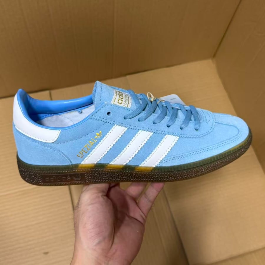 View 3 - White / Blue
