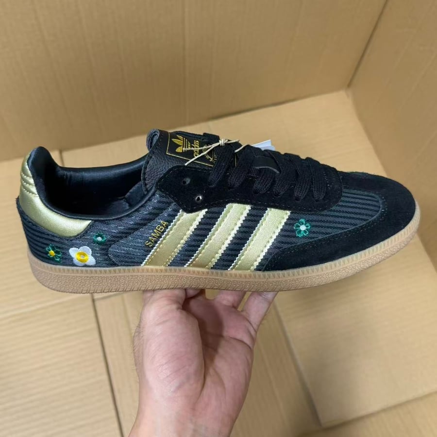 View 8 - Black / Gold
