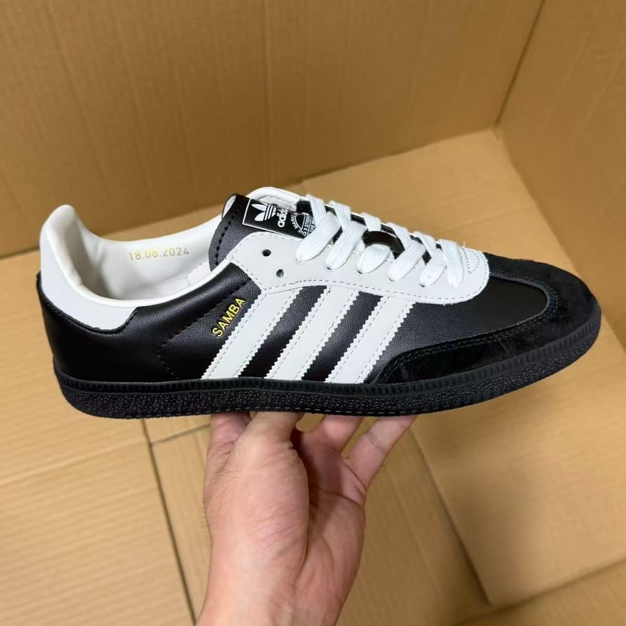 Sneakers N Batch German Trainer Series