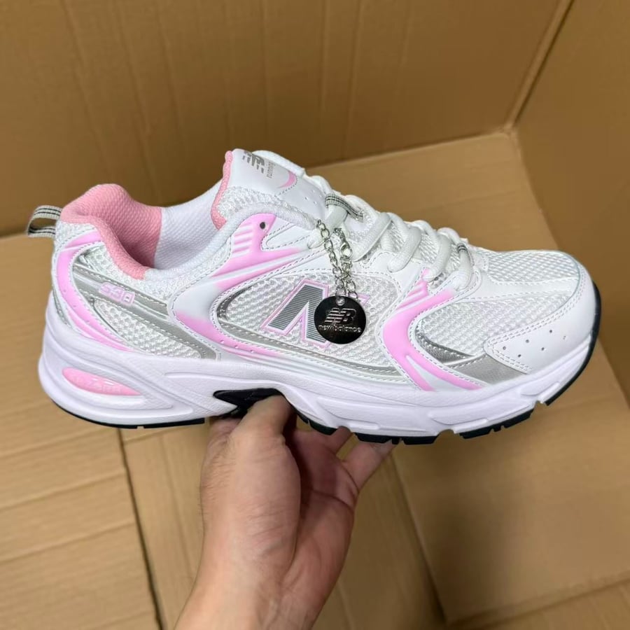 View 6 - White / Pink
