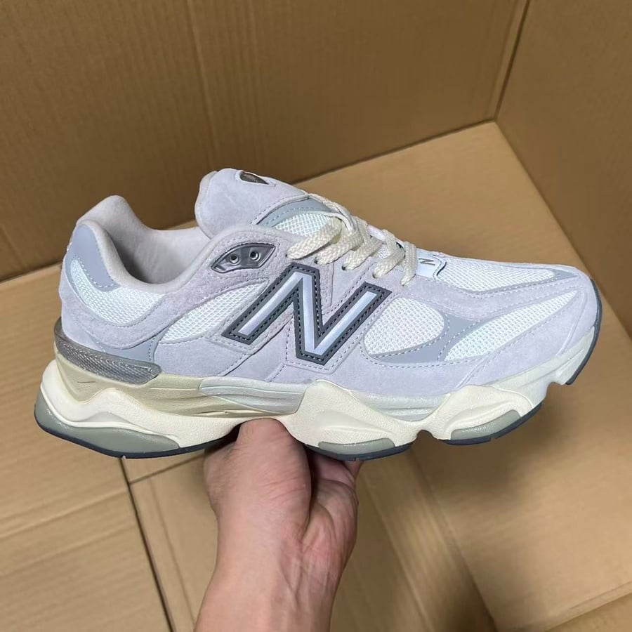 View 7 - White / Grey