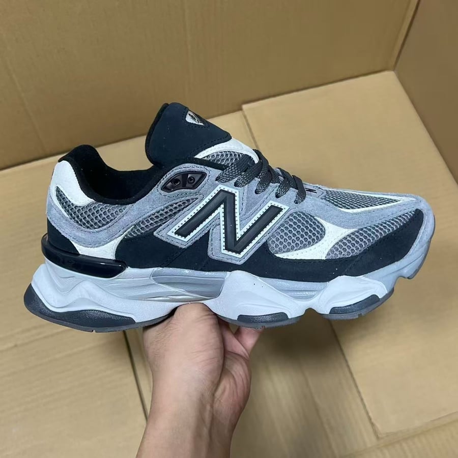 View 3 - Black / Grey