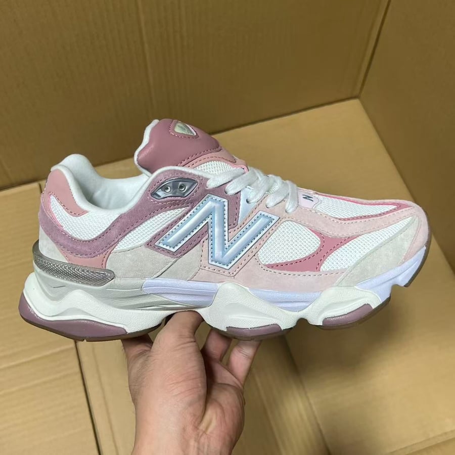 View 3 - White / Pink