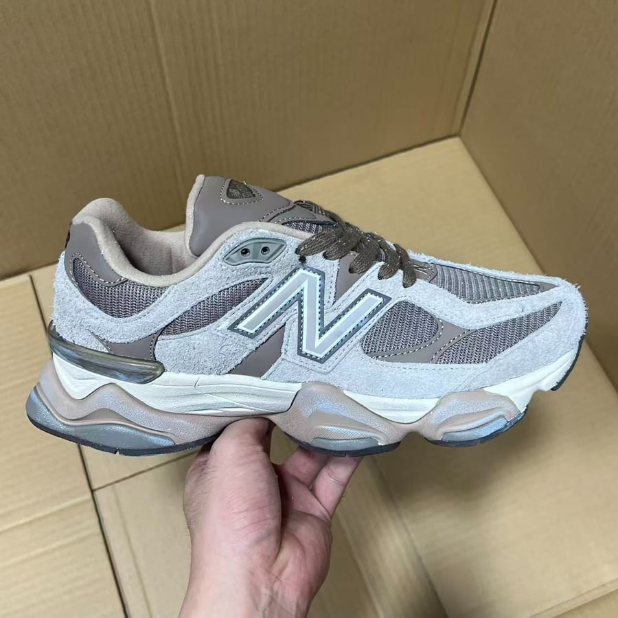 View 3 - Grey / Brown