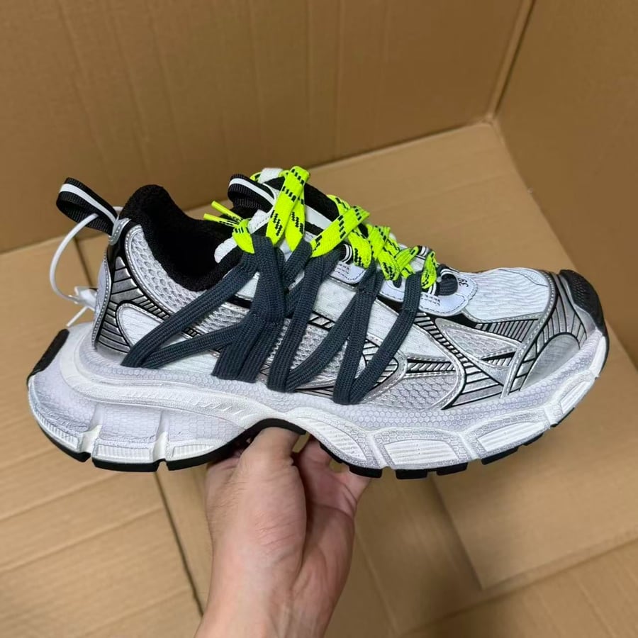 View 9 - White / Grey