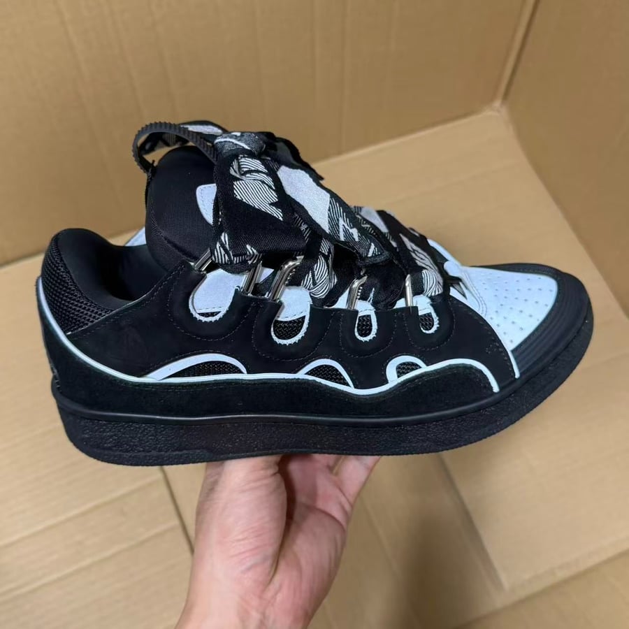 View 3 - Black / Grey