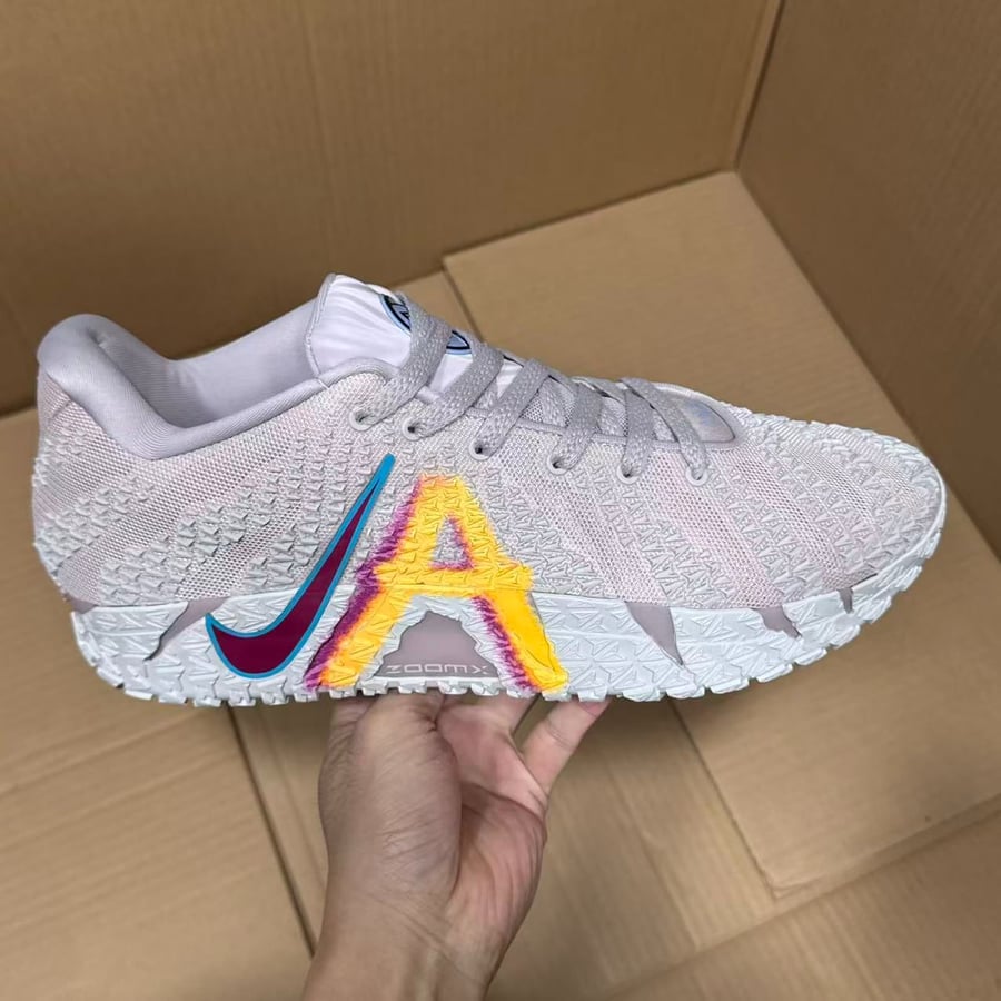 View 2 - White / Grey