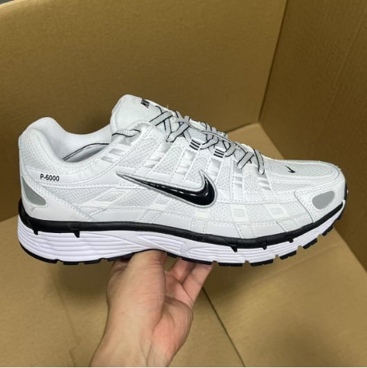 View 6 - White / Grey