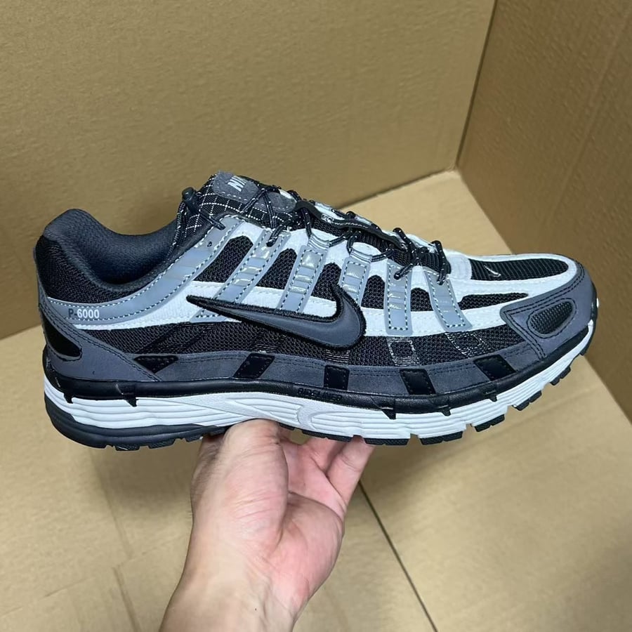 View 7 - Black / Grey