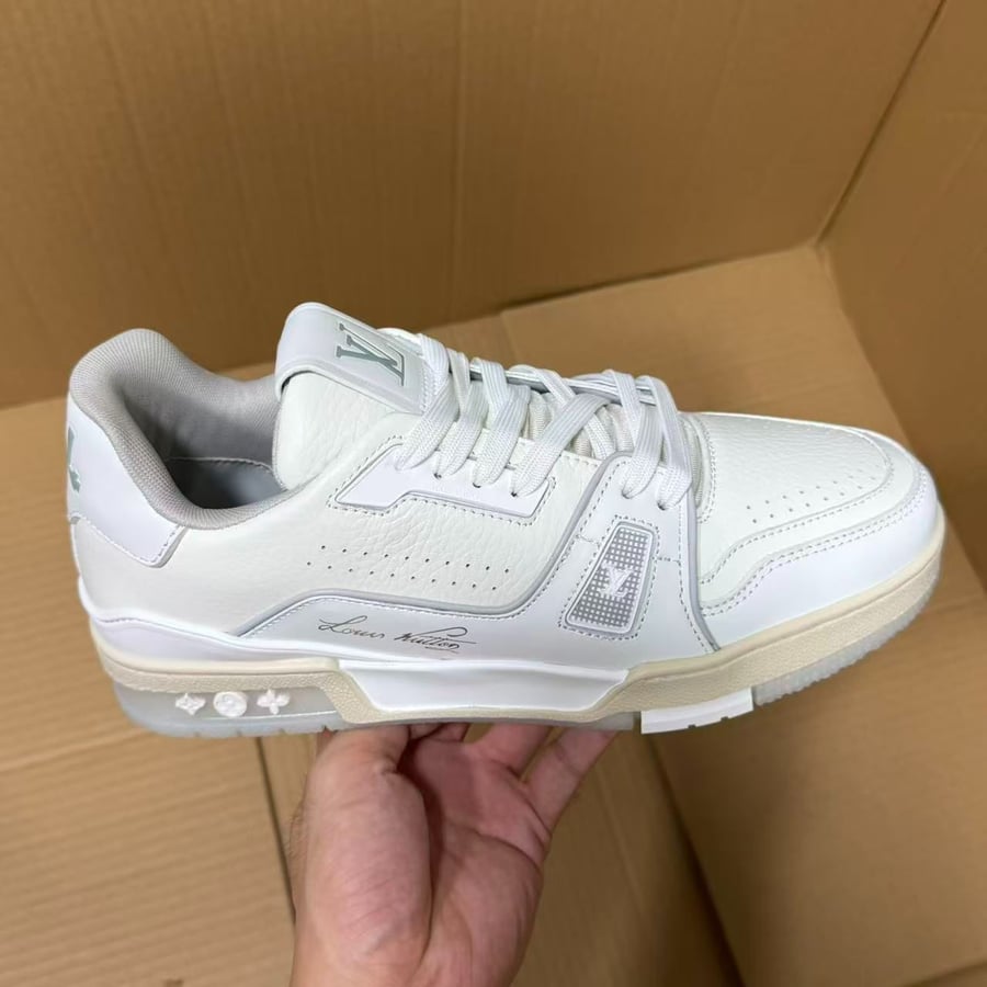 View 4 - White / Grey