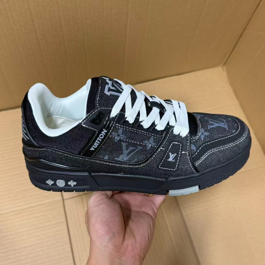View 6 - Black / Grey