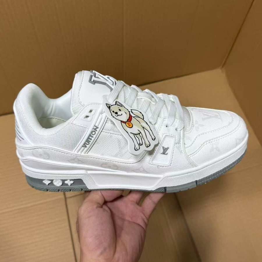 View 4 - White / Grey