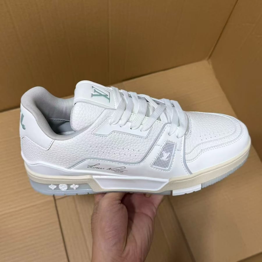 View 3 - White / Grey