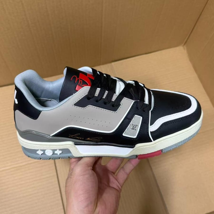 View 4 - Black / Grey